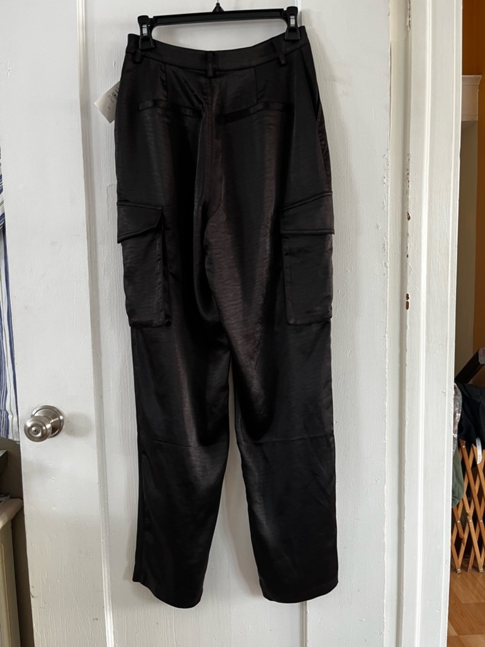 NWT Good American Washed Satin Cargo Pants Black Size 2 Revolve - Picture 7 of 17